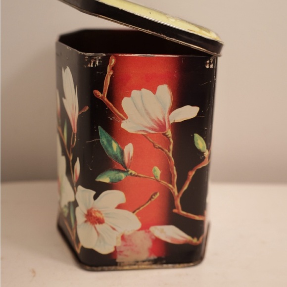 Floral Tea Tin Box with Magnolia Design - Picture 5 of 10